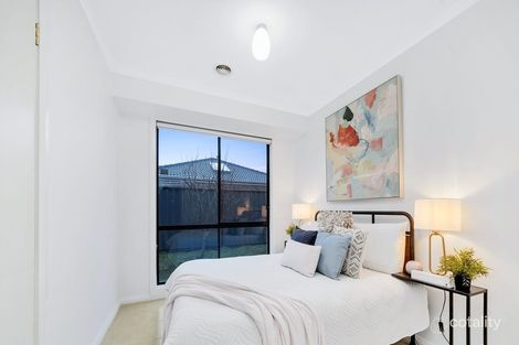 Property photo of 10 Upton Street Roxburgh Park VIC 3064