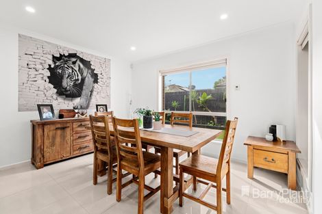 Property photo of 11 Gardense Parade South Morang VIC 3752