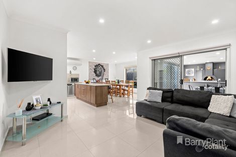 Property photo of 11 Gardense Parade South Morang VIC 3752