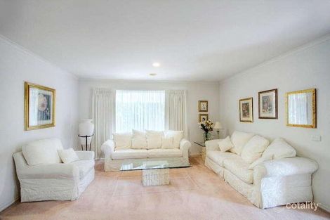 Property photo of 10 Matthew Retreat Endeavour Hills VIC 3802