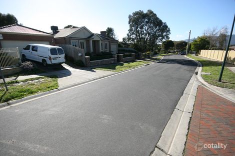 32 Mulduri Cres, Croydon South, VIC 3136