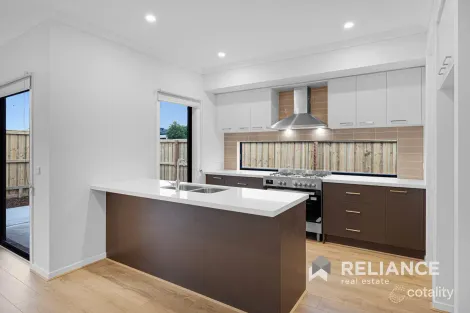 Property photo of 28 Moree Road Point Cook VIC 3030