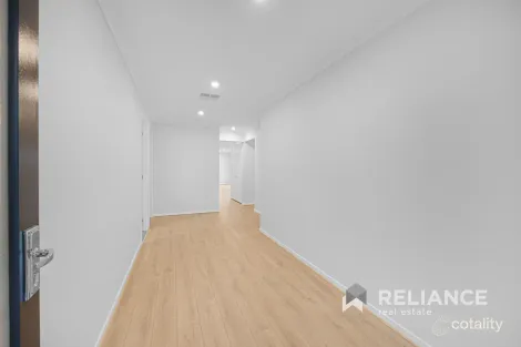 Property photo of 28 Moree Road Point Cook VIC 3030