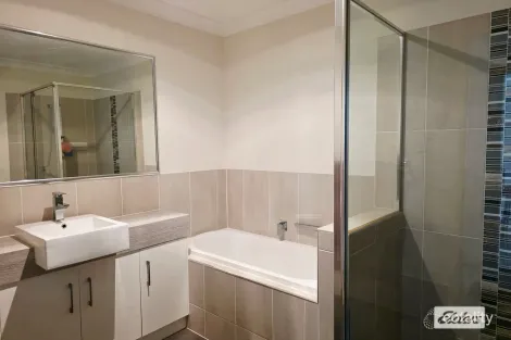 Property photo of 2/51 Acacia Drive Miles QLD 4415