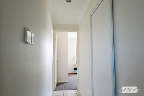 Property photo of 2/51 Acacia Drive Miles QLD 4415