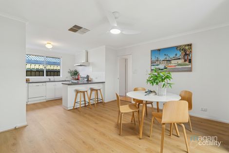 12 Coonawarra Cl, Woodcroft, SA 5162