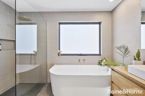 Property photo of 1 Deakin Court Lewisham TAS 7173