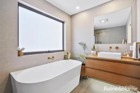 Property photo of 1 Deakin Court Lewisham TAS 7173