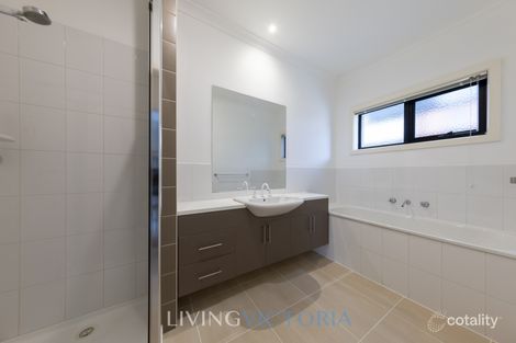 Property photo of 13 Studley Park Way Caroline Springs VIC 3023