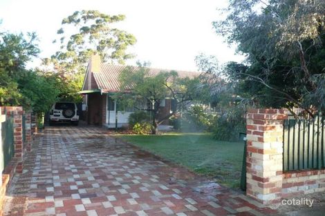 34 Armstrong Rd, Wilson, WA 6107