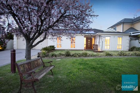 Property photo of 5 Swanhurst Green Caroline Springs VIC 3023