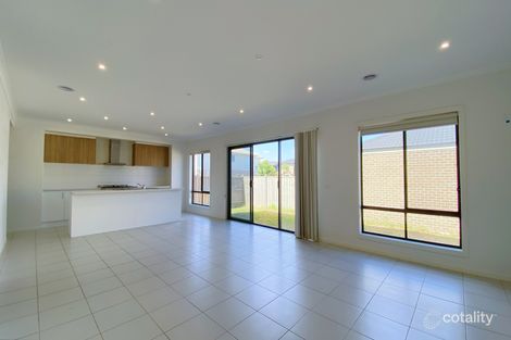 Property photo of 17 Carnegie Road Point Cook VIC 3030