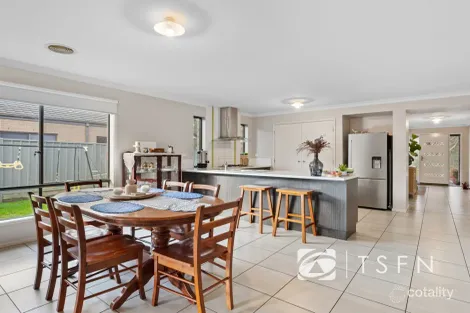 Property photo of 44 The Boulevard White Hills VIC 3550