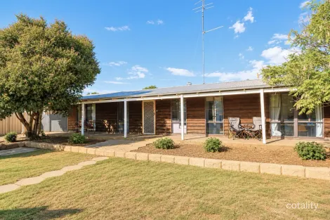 15 Shields Cres, Wongan Hills, WA 6603