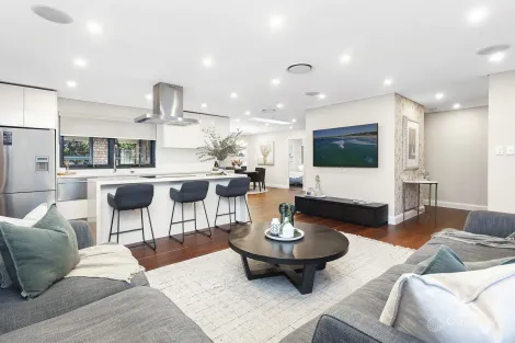 Property photo of 4 Brisbane Street Illawong NSW 2234