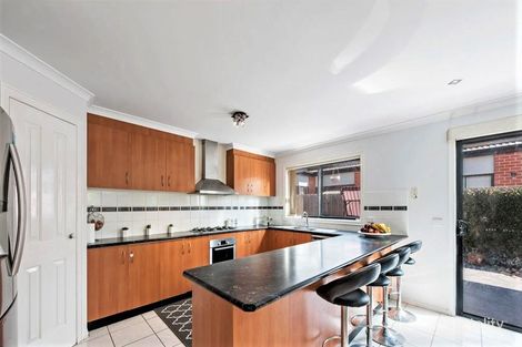 Property photo of 2 Kingdom Court Roxburgh Park VIC 3064