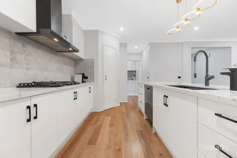 Property photo of 28 Clarendon Drive Keysborough VIC 3173