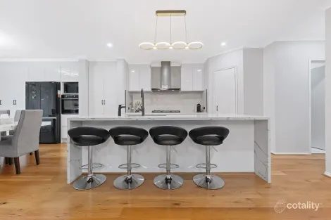Property photo of 28 Clarendon Drive Keysborough VIC 3173