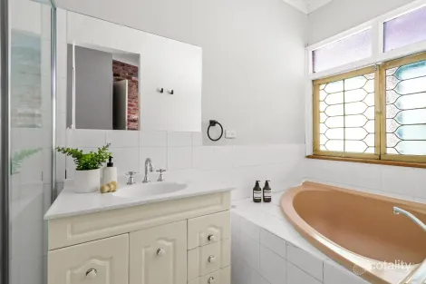 Property photo of 71 Alma Terrace Newport VIC 3015