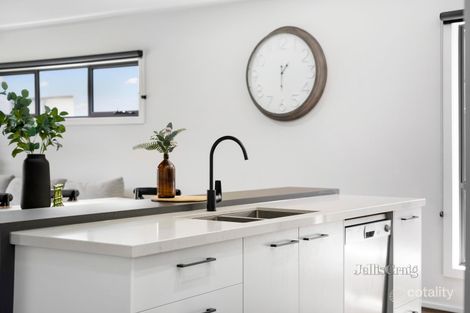 Property photo of 8 Opal Street Alfredton VIC 3350