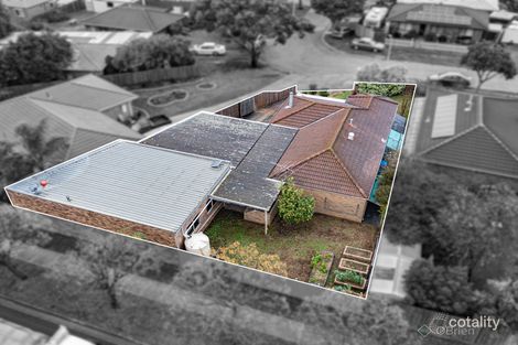 Property photo of 15 Megan Close Cranbourne West VIC 3977
