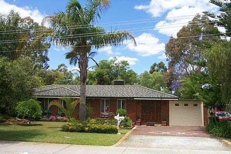 74 Grovelands Dr, Camillo, WA 6111