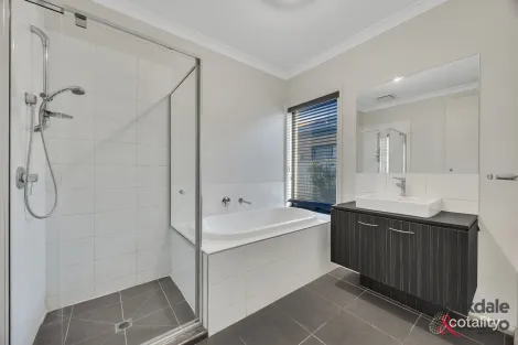 Property photo of 64 Federation Boulevard Truganina VIC 3029