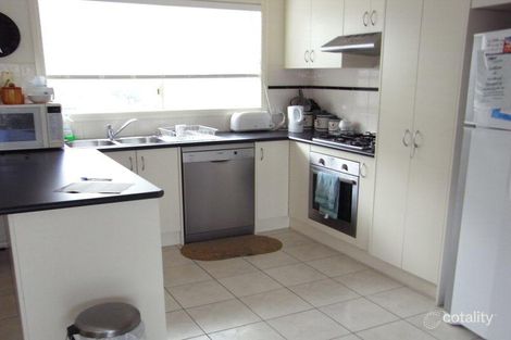 Property photo of 2 Cottage Link Pakenham VIC 3810