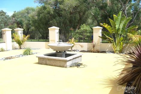 Property photo of 11 Spoonbill Place Queens Park WA 6107