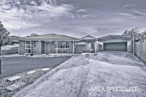 Property photo of 15 Cantle Close Pakenham VIC 3810