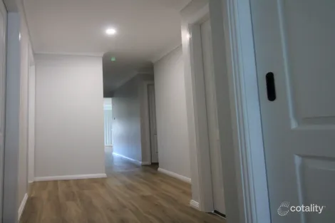 Property photo of 3 Capstan Drive Dubbo NSW 2830