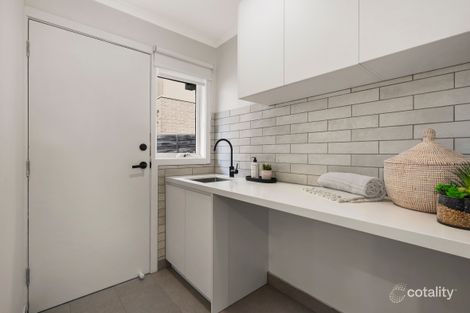 Property photo of 2/68 Ferntree Gully Road Oakleigh East VIC 3166