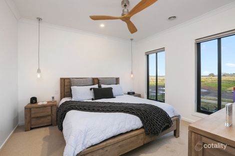Property photo of 14 Booker Place Armstrong Creek VIC 3217