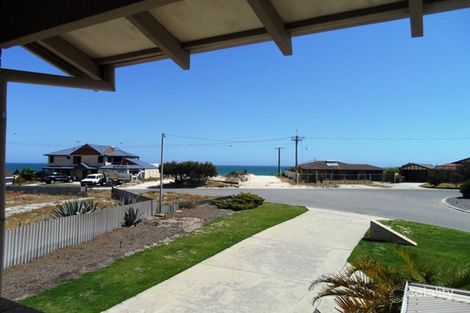 Property photo of 11 Springhill Place Two Rocks WA 6037
