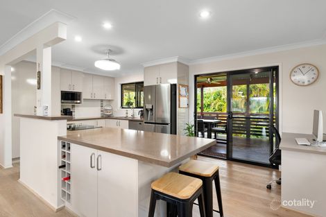 Property photo of 5 Redleaf Street Mansfield QLD 4122