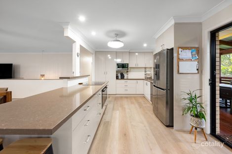 5 Redleaf St, Mansfield, QLD 4122