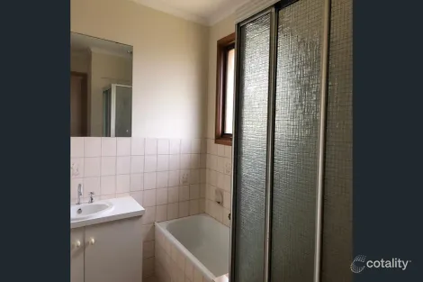 Property photo of 2/75 Huntingfield Drive Hoppers Crossing VIC 3029