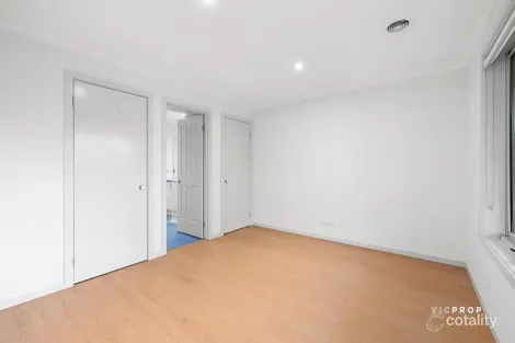 Property photo of 2/23 Crookston Road Reservoir VIC 3073