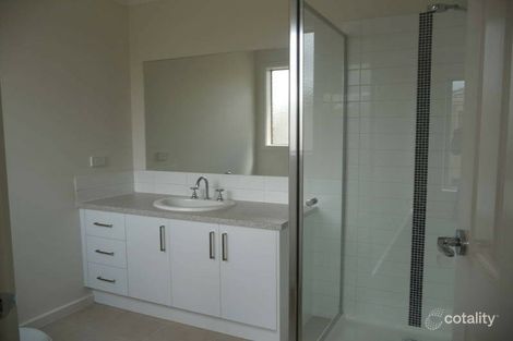 Property photo of 16 Richie Circuit Hillside VIC 3037