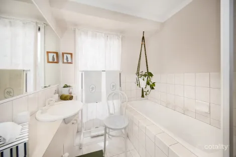 Property photo of 15 Olive Grove Sunbury VIC 3429