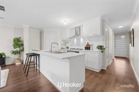 Property photo of 95 Strathlea Drive Cranbourne West VIC 3977