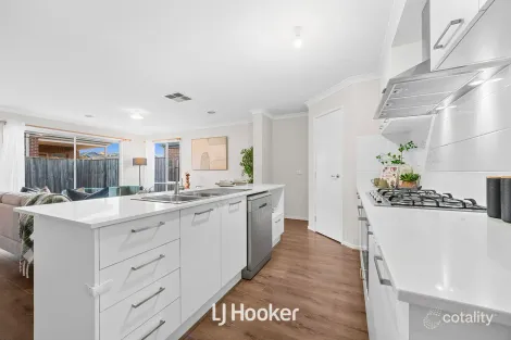 Property photo of 95 Strathlea Drive Cranbourne West VIC 3977