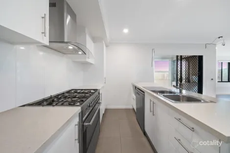 Property photo of 48 Wyperfeld Crescent South Ripley QLD 4306