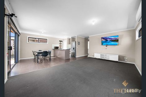Property photo of 78 Barleygrass Crescent Brookfield VIC 3338