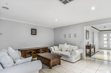 Property photo of 12 Els Court Berwick VIC 3806