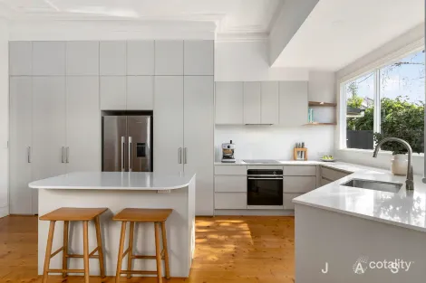 Property photo of 10 Thomson Street Seddon VIC 3011