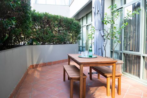 Property photo of 2/15 Queens Road Melbourne VIC 3004