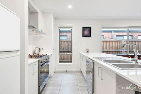 Property photo of 17 Saltmarsh Crescent Point Cook VIC 3030