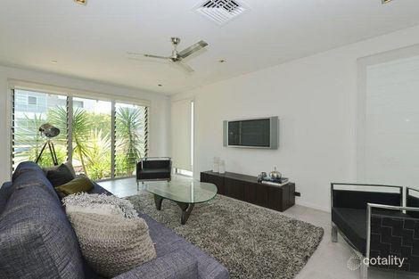 Property photo of 28 Waterline Crescent Bulimba QLD 4171