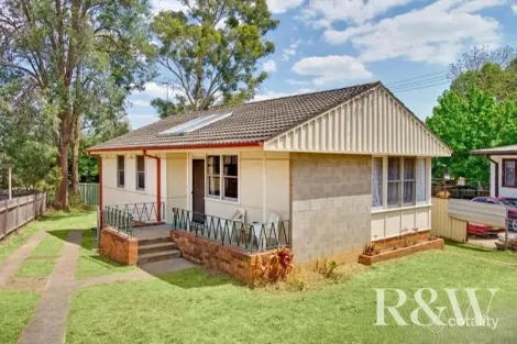 64 Lucena Cres, Lethbridge Park, NSW 2770
